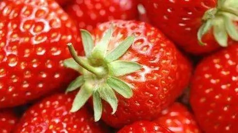 脑中风|谣言粉碎机丨吃草莓导致出血热？高胆固醇人不能吃蛋黄？冬季输液可防脑中风？