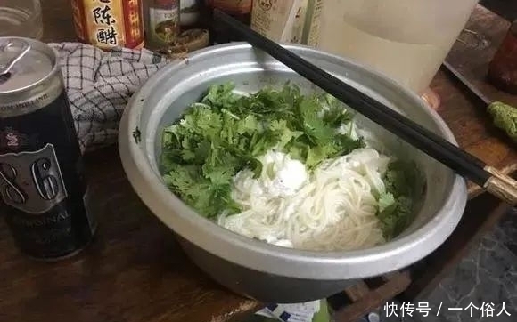 我在非洲的苦逼生活,替老板管黑人,一斤青菜卖40元,牛肉卖8块