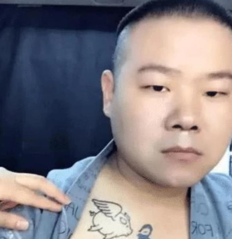 用鸽子血来纹身，平时看不出，生气才显现出来？这是为什么？