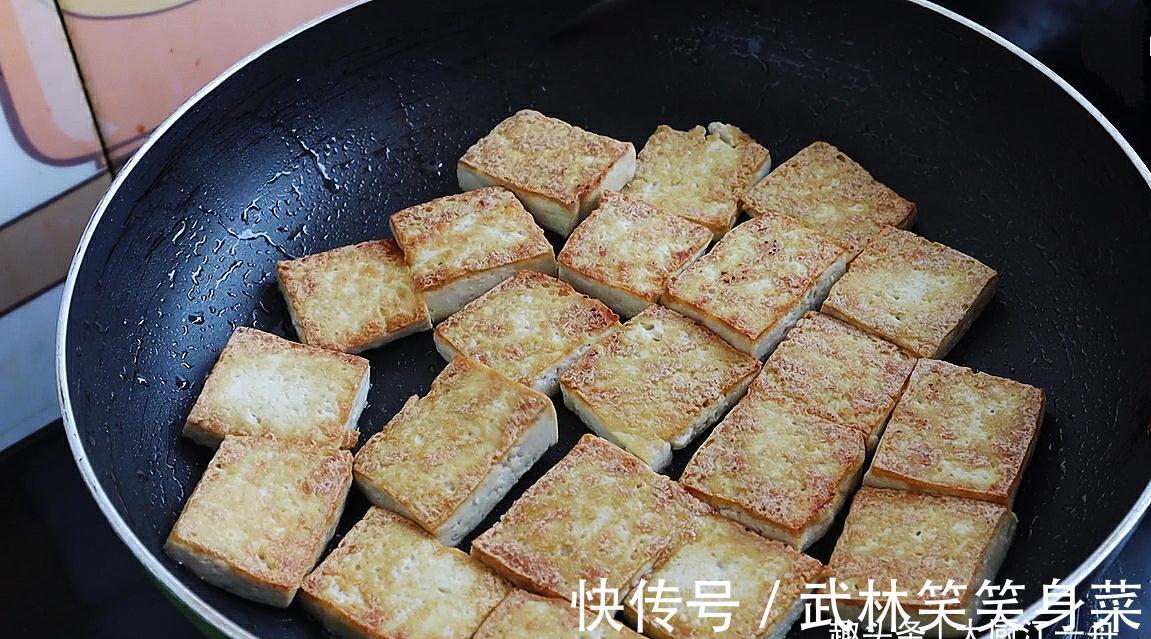 诀窍|白菜炖豆腐怎样做才好吃？原来做法有诀窍，一次炖一锅，太解馋了