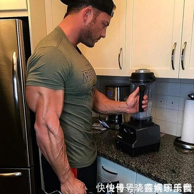 三角肌|健身训练目标肌肉发力感不强？一招教你，找到目标肌肉发力感