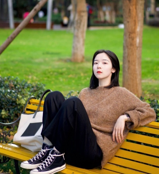 搭配 有种“接地气”的穿搭叫针织衫+长裤,时髦显气质,小个子也可以学