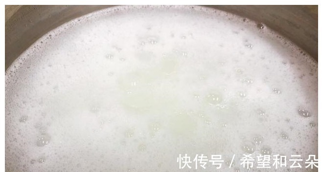 皮蛋瘦肉粥|皮蛋瘦肉粥,粤菜大厨教的3个诀窍要记牢,鲜美不腥,粥底绵滑!