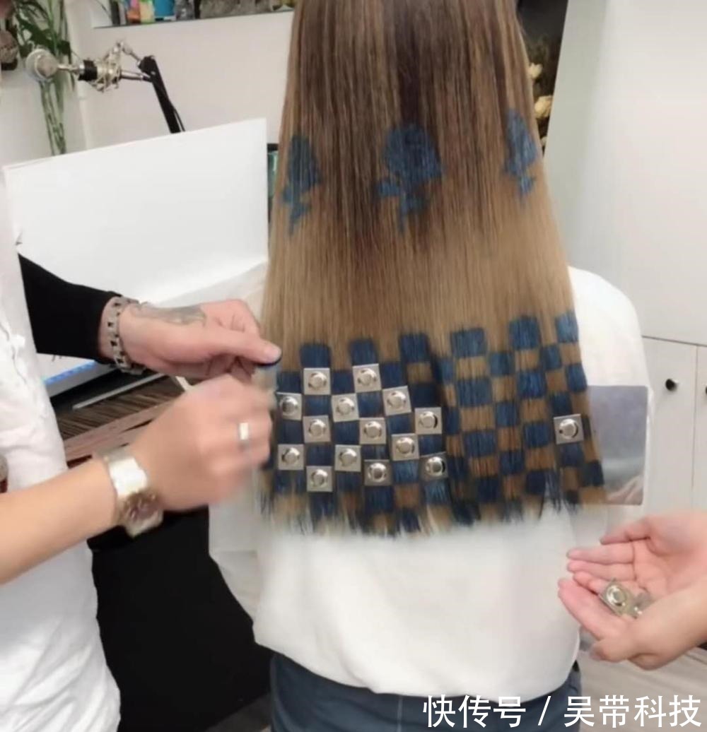 发型 做创意发型在头发上染玫瑰, 贴锡纸做方格, 网友 有本事梳下试试!