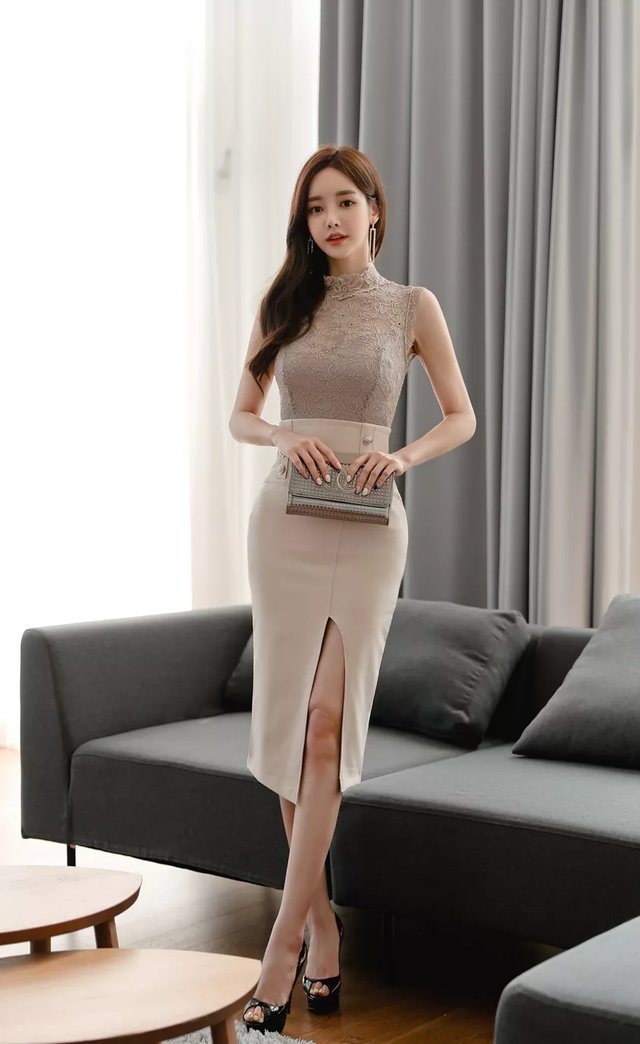 爵士|高清时尚搭配欣赏:模特孙允珠的冷爵士拿铁刺花镂空秘书衣裙