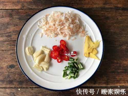 此菜省钱又好吃，端上桌就吃光，亲民美食一锅烩，老人孩子该多吃