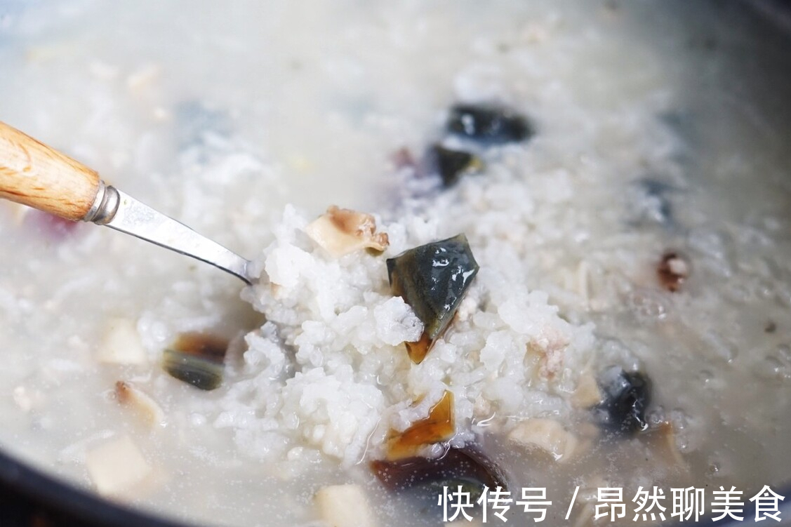 白粥|做皮蛋瘦肉粥有窍门，大厨教你一招，鲜美绵滑很浓稠，皮蛋没腥味