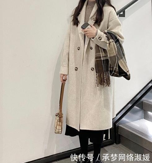 “大衣+半裙”才是冬天的正确打开方式，温柔又气质！