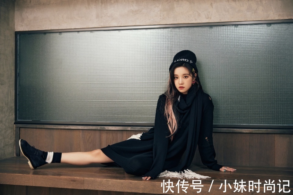 版型|宋雨绮提前过冬,穿针织裙戴毛线帽包裹严实,又酷又甜真耐看