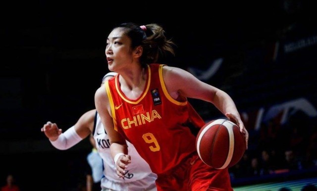 名单|中国女篮12人名单更新!李梦带伤出战,杨舒予落选,郑薇新计划