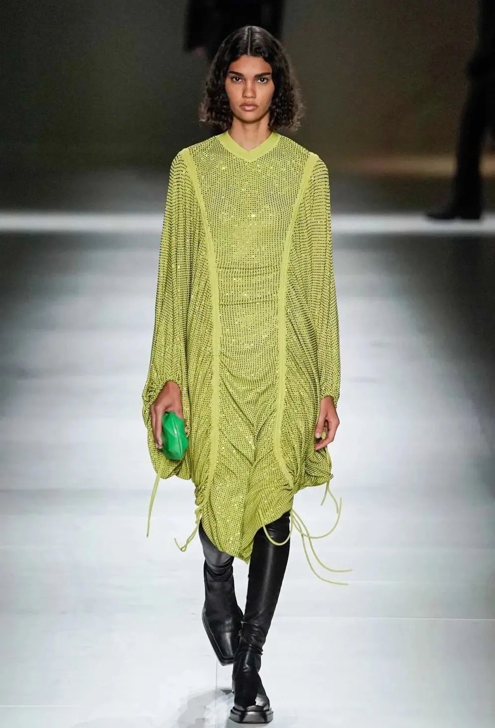 千禧辣妹是你！做一颗大胆时髦的荧光糖果|上游时尚| 糖果