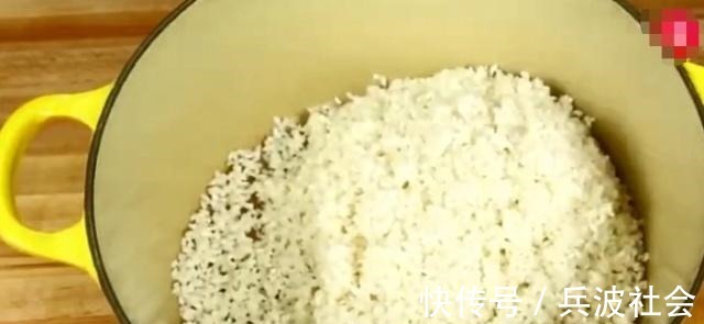 补钙|熬粥的时候,锅里多加一样东西,孩子喝了爱长个,邻居都来取经!