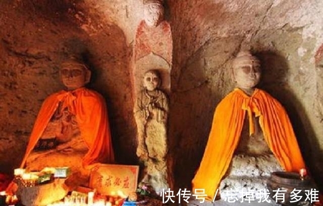 封印#一万尊佛像验收时少一尊,小工匠假扮充数,却被永久封印成真佛像