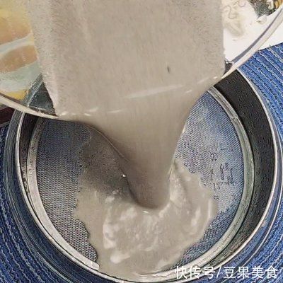 养颜|黑芝麻千层马蹄糕，养颜乌发，补钙又养胃