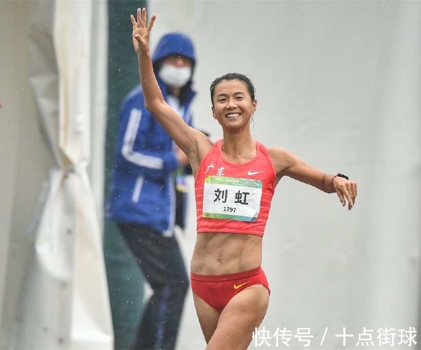 东京奥运会|29岁奥运夺金随即退役,生娃半年练出八块腹肌,34岁再夺奥运奖牌