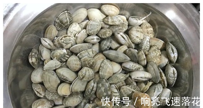 蛤蜊|鸡翅新吃法,和天下第一鲜一起煮,鲜嫩开胃,下酒下饭,真过瘾!