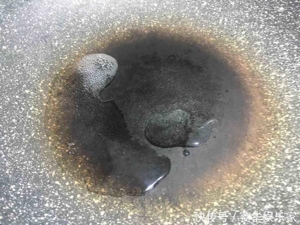 过年,花生米别再油炸了,试试这种新做法,比肉还香,上桌就扫光