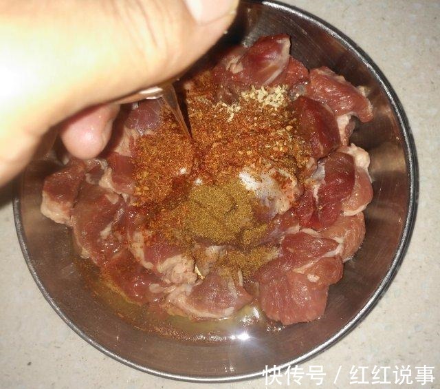 做法|孜然羊肉，做法简单，太解馋了！