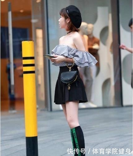 百褶裙 一字肩皱褶衫搭配黑色短裙,气质迷人,时髦又洋气!