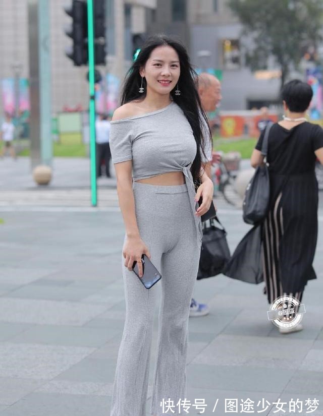 半身裤 女生们都应该拥有一件吊带打底裤,轻松展现姣好身形,会怎样