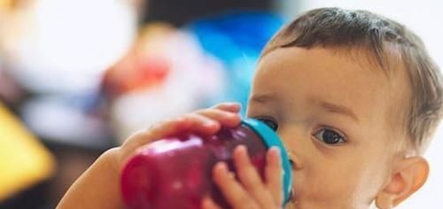 可乐|儿科医生我从不给孩子买这3种饮料,长不高不说,还会腐蚀骨头