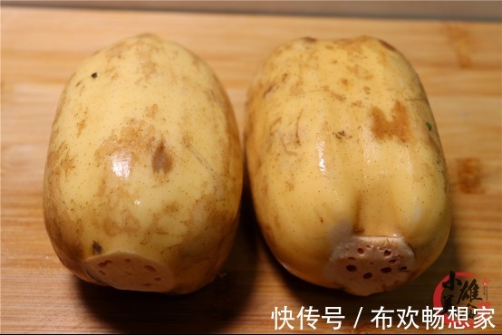 莲藕一焯水就变黑大厨牢记一招,保证藕片白净爽脆,更入味