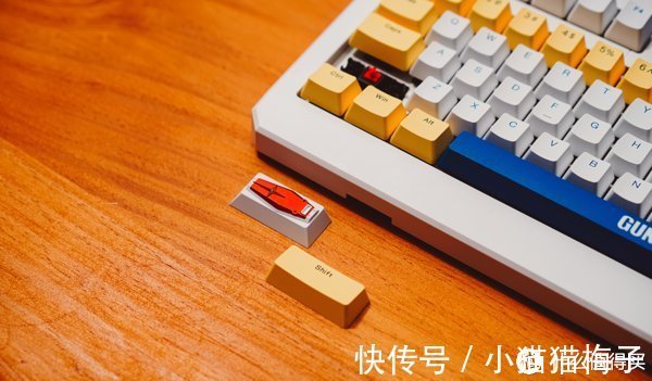 ikbc|高达键盘居然还有补完计划?ikbc联名高达金属键帽上手体验