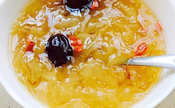 指甲|肝不好，双手会有提示，3个异常表现，伸出双手看看你有没有