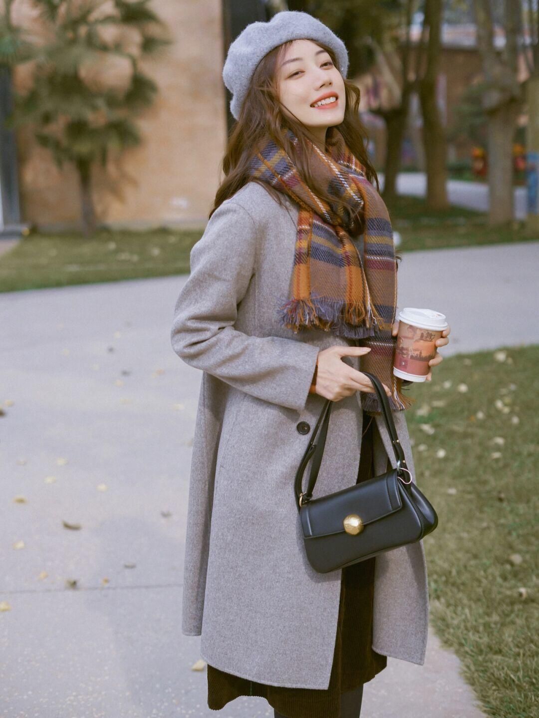 博主|基础色大衣太单调？分享4个流行色的搭配，穿上让你美美地过冬天