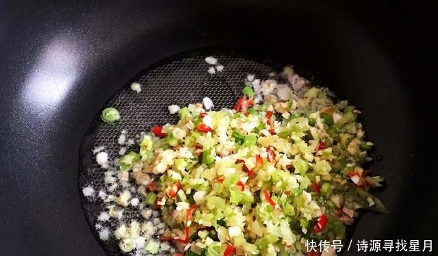 入夏后这个菜要多吃，维C是苹果的6倍，1块钱一斤，太值了！