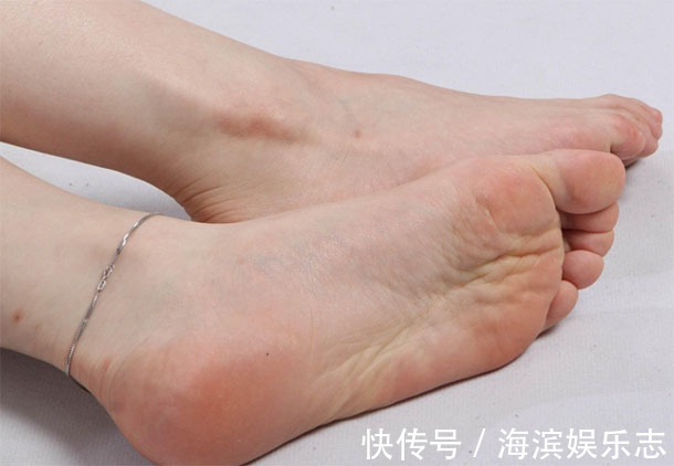 脚部|脚部出现“3迹象”，说明肝脏已“烂成渣”，为了健康要了解