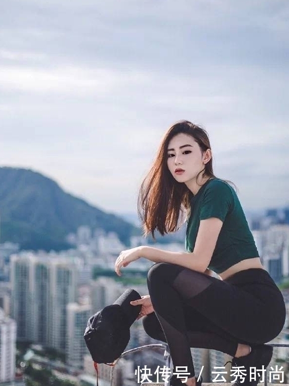 流行穿搭的打底裤美女,穿出时髦身姿,美的独特!