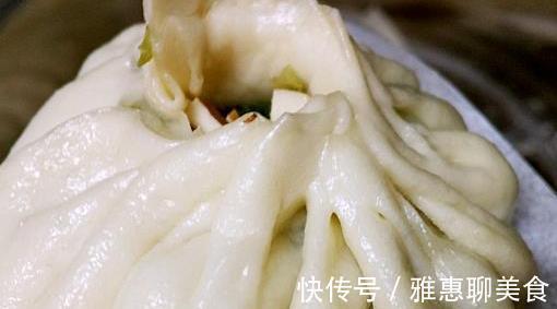 让青菜包子的绿色蔬菜变得绿色和新鲜，而且很香