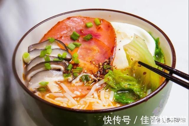 压面机|早餐喜欢吃面条的一定要收藏，教你简单做一碗清汤面，色香味俱全