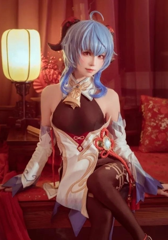 甘雨|《原神》甘雨cosplay,完美身材与气质,太美了