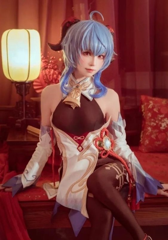 甘雨|《原神》甘雨cosplay，完美身材与气质，太美了