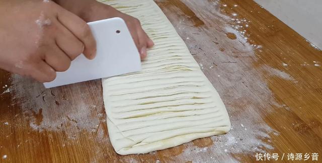 金丝手抓饼|面粉这样做太香了,开水一烫,做出创意手抓饼,做一次三天不起早