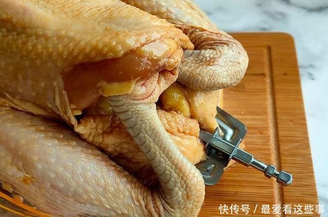 烤全鸡的家常做法，简单又好吃，而且还不会太油腻