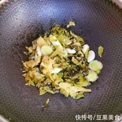 汤汁|酸菜爽口，鱼肉鲜嫩，汤汁浓醇的金汤酸菜鱼
