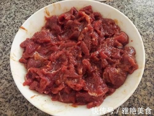 炒牛肉时，想要牛肉嫩滑又不老，只需加入1样东西，很多人都不懂