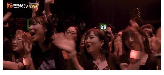 飛云之下|《披荊斬棘》二公表演，林志炫跌落舞臺，落淚道歉，引起全網(wǎng)共鳴