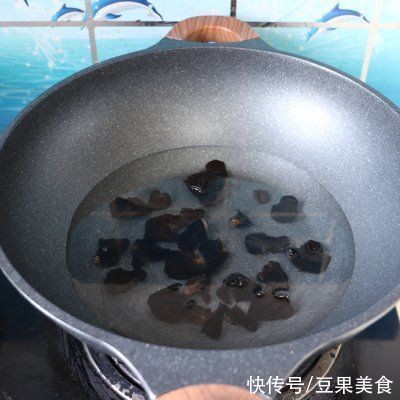  好吃到舔盘的鱼香鸡蛋，酸甜可口