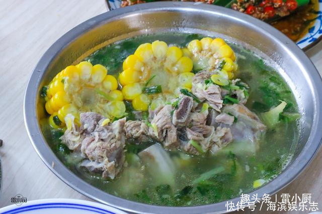 大伙|堂姐过生日,妈妈花一百多块钱做了一桌菜,大伙都吃嗨了!