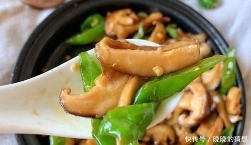 香菇|香菇和此物一起炒,每天炒一盘,赶走癌细胞,燃烧脂肪,越吃越瘦