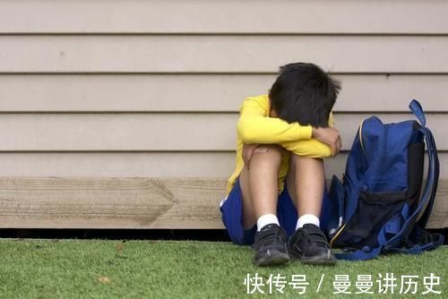 宝妈|因忘了买饮料,6岁女孩连踢妈妈3脚,爸爸之后的行为太让人解气