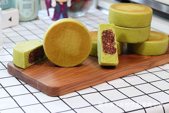 好吃又好看的小面包,扁扁平平的外貌像是一块‘饼’,其实不是哟