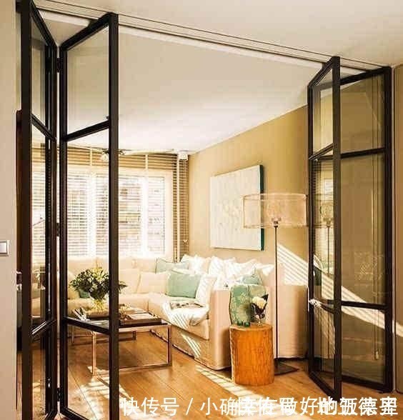 个性|家中阳台不要装推拉门了,装这种更实用个性,不得不感叹太聪明了