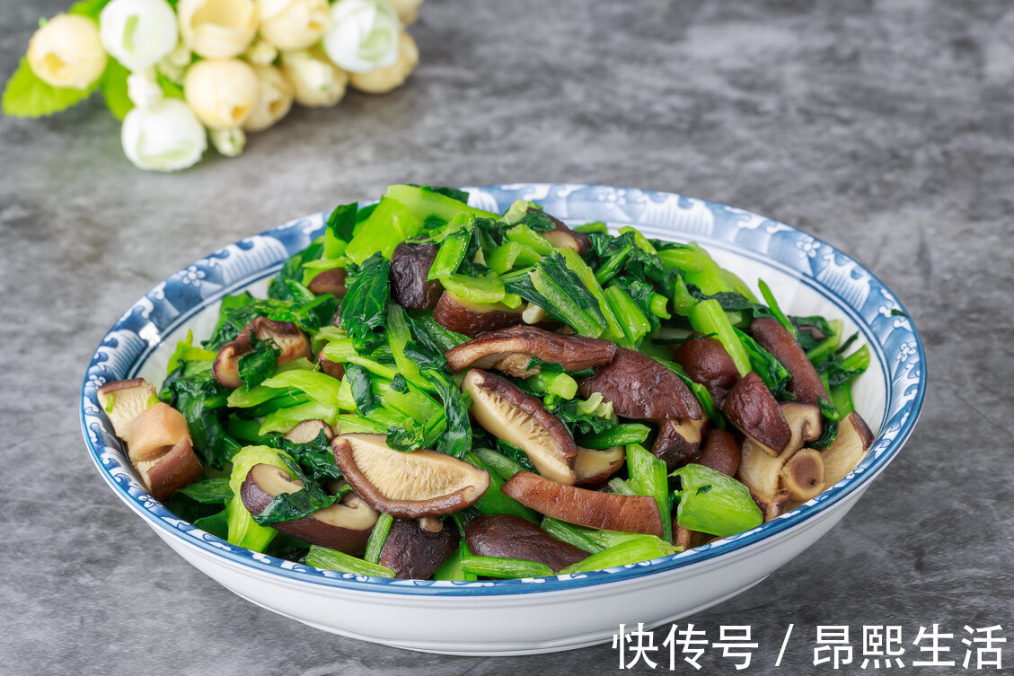 鲜香|无论炒什么青菜，直接下锅炒是错的，牢记这3步，青菜翠绿又鲜香