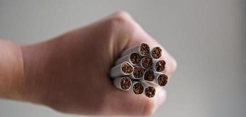 尼古丁的“劲敌”被发现,白开水里加上它,清除肺毒,肺病绕远路