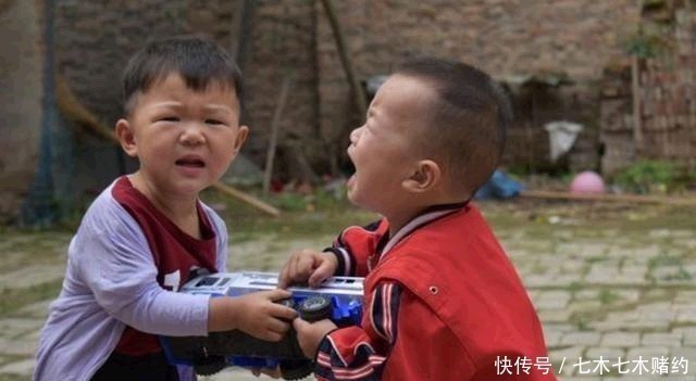 女孩|“孩子小,喝你一口奶茶咋了”宝妈无理护短,女孩我有肺结核